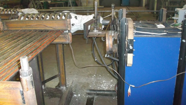 Коллектор ширмового пароперегревателя в момент термической обработки установкой